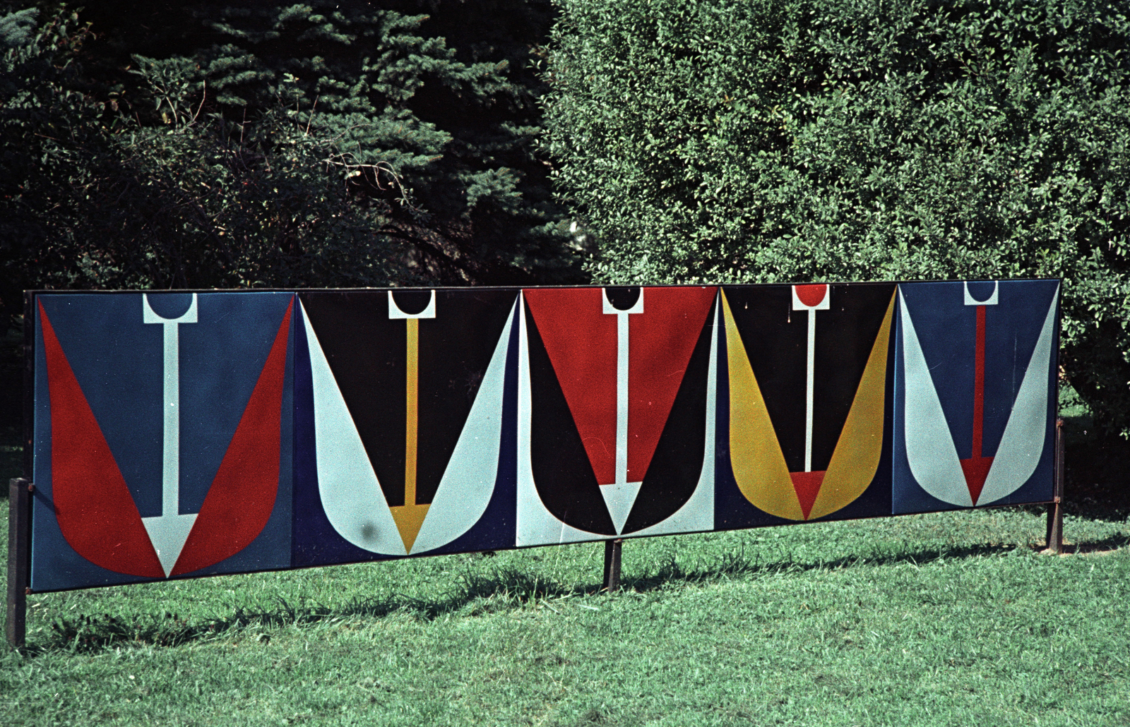 Magyarország, Pécs, Tettye Park a Havi-hegyi út közelében. Lantos Ferenc festőművész tűzzománc téreleme (1971)., 1976, Jakab Antal, Fortepan #202203