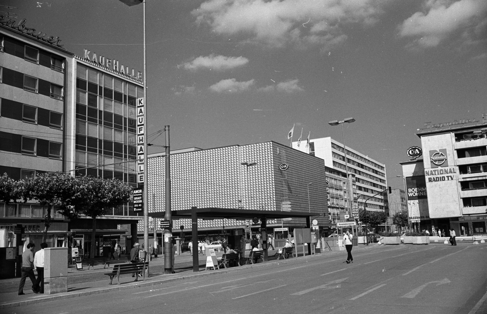 Germany, Frankfurt am Main, a Zeil a Kurt-Schumacher-Strasse kereszteződésénél., 1973, Jakab Antal, Fortepan #202222