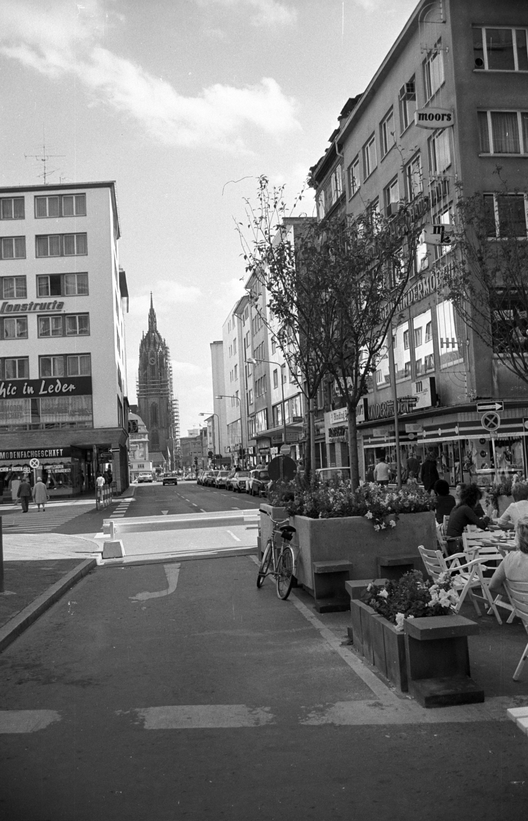 Germany, Frankfurt am Main, Hasengasse, szemben a távolban a Szent Bertalan-székesegyház., 1973, Jakab Antal, Fortepan #202223