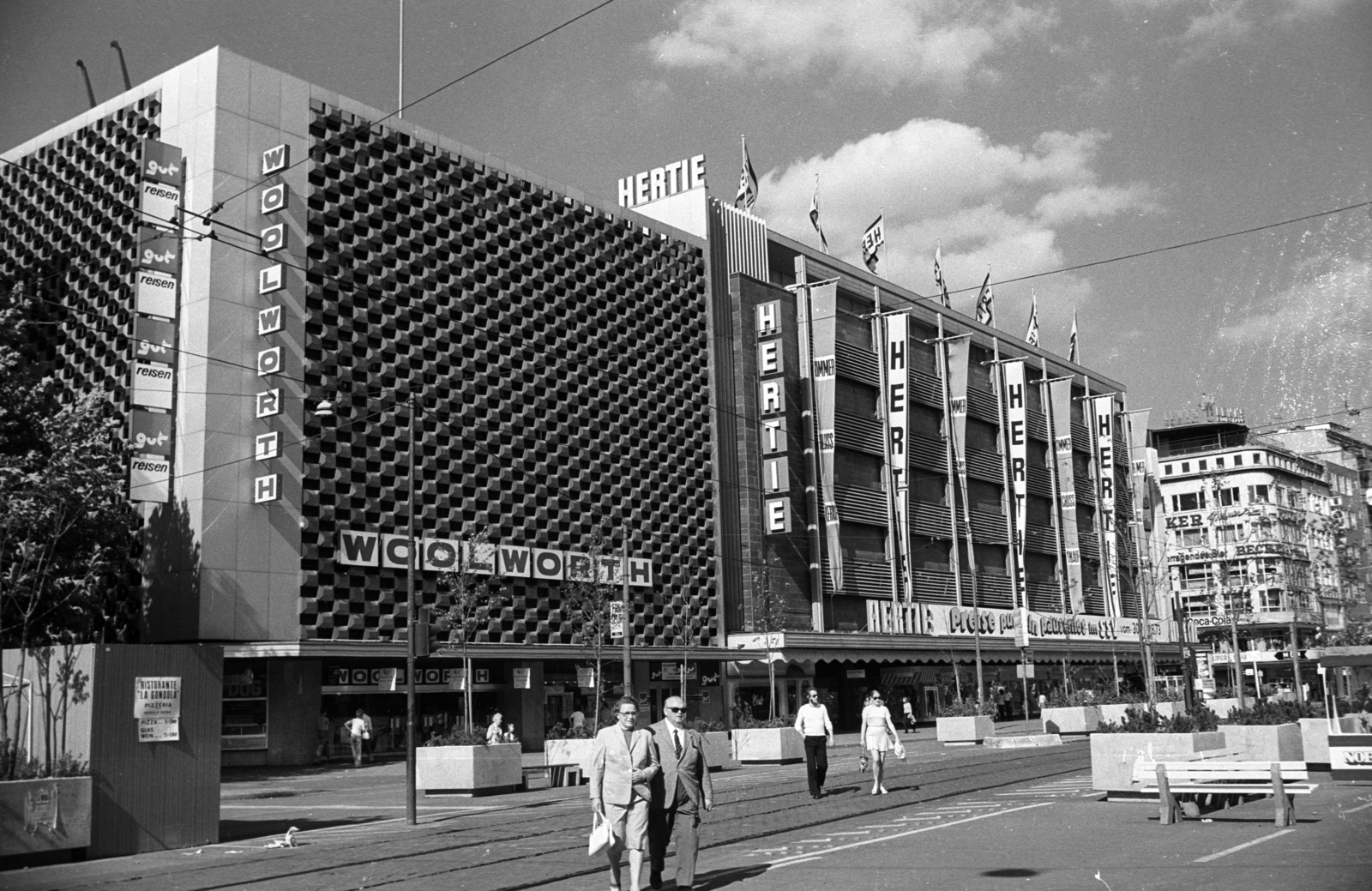 Germany, Frankfurt am Main, a Zeil a Stiftstrasse és a Schäfergasse között., 1973, Jakab Antal, Fortepan #202224