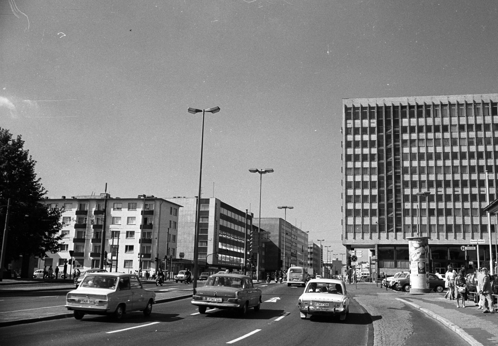 Germany, Frankfurt am Main, a Kurt-Schumacher-Strasse a Battonnstrasse kereszteződésénél., 1973, Jakab Antal, Fortepan #202225