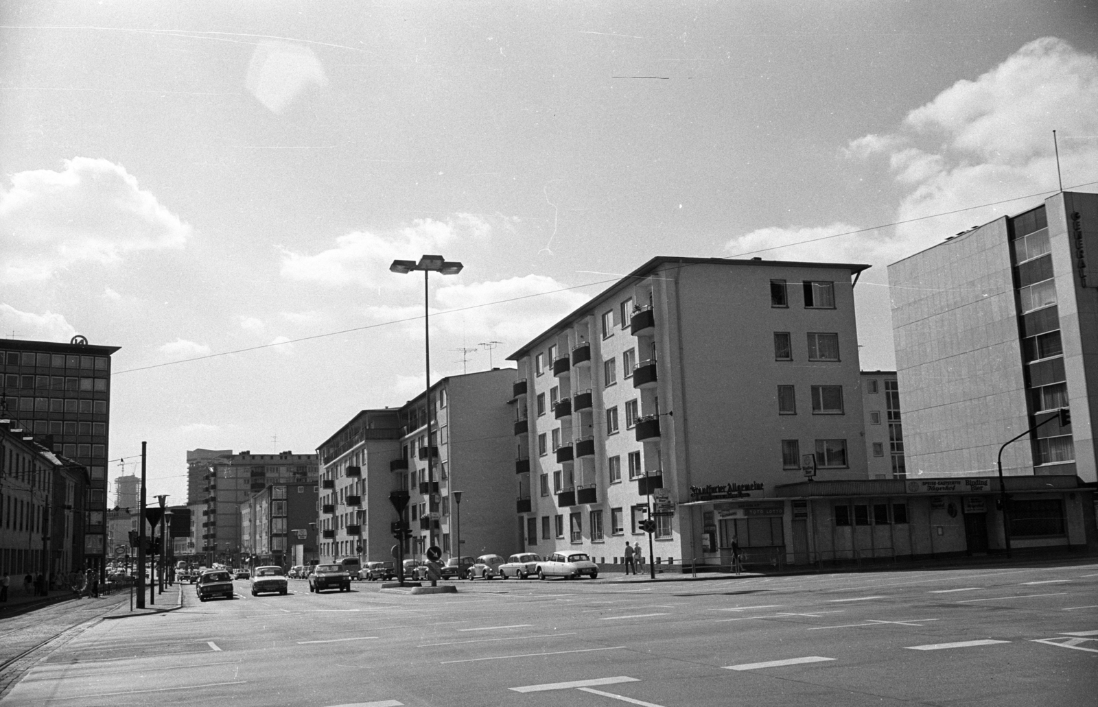 Germany, Frankfurt am Main, Battonstrasse a Kurt-Schumacher-Strasse felöl a belváros felé., 1973, Jakab Antal, Fortepan #202227