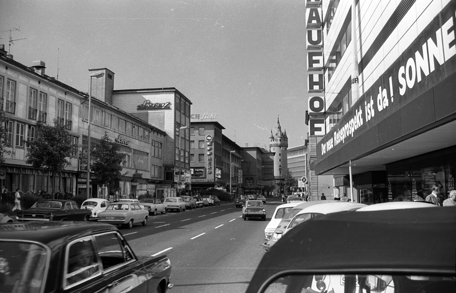 Germany, Frankfurt am Main, Grosse Eschenheimer Strasse a Hauptwache felől, szemben az Eschenheim-torony (Eschenheimer Turm)., 1973, Jakab Antal, Fortepan #202239