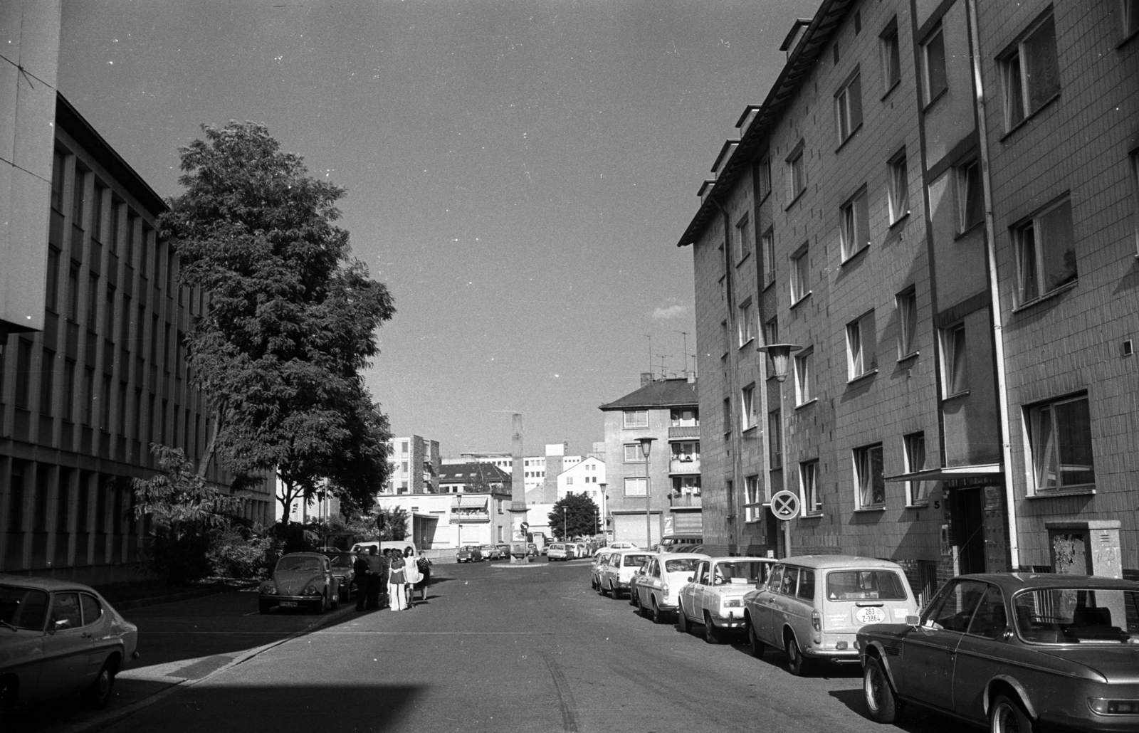 Germany, Frankfurt am Main, Brückhofstrasse a Kurt-Schumacher-Strasse felöl nézve, háttérben a Brückhofstrassenbrunnen., 1973, Jakab Antal, Fortepan #202244