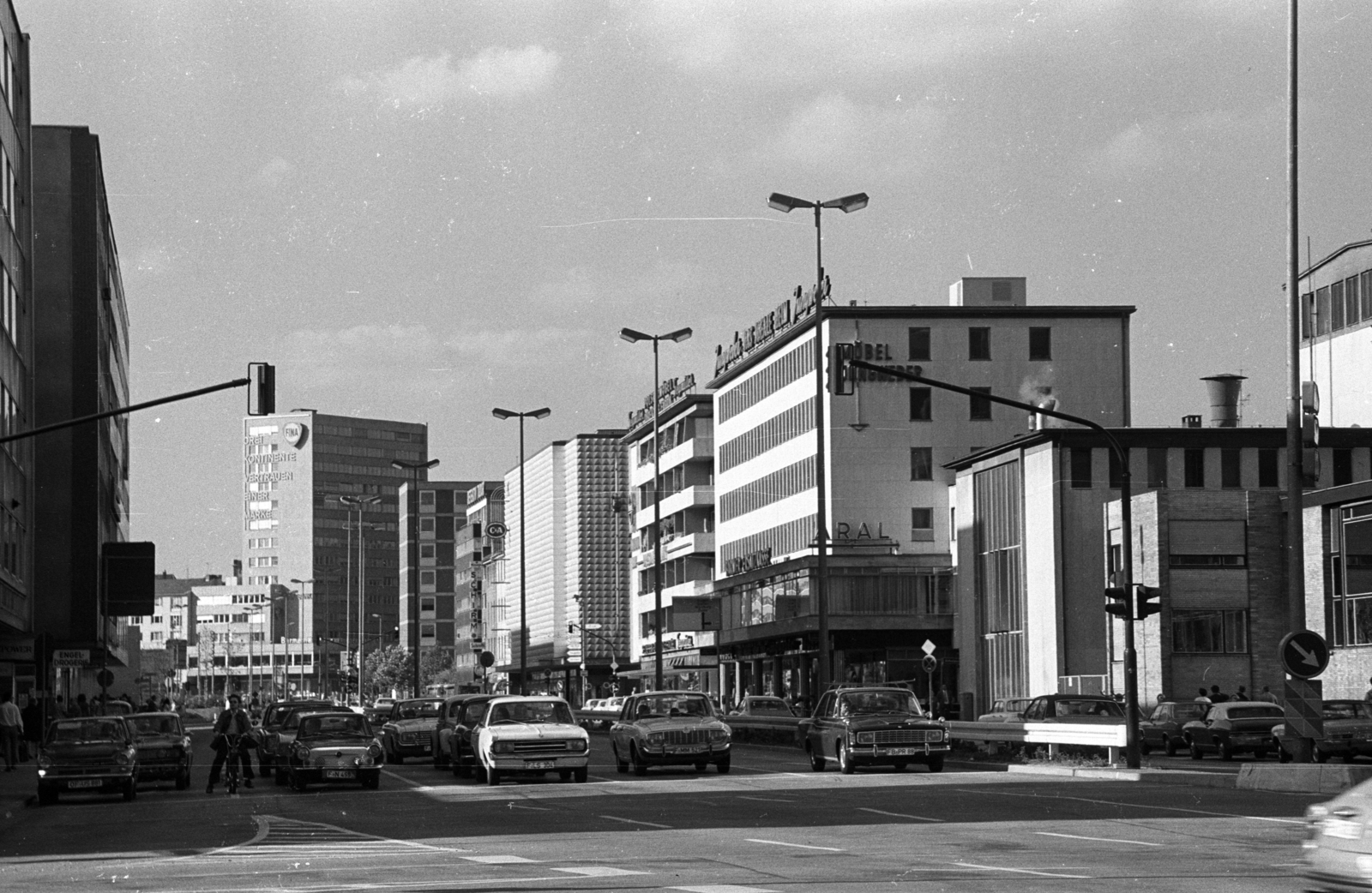 Germany, Frankfurt am Main, a Konrad-Adenauer-Strasse a Battonnstrasse felől a Friedberger Tor felé fényképezve., 1973, Jakab Antal, Fortepan #202246