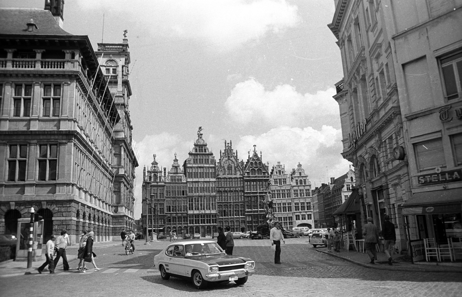 Belgium, Antwerp, a Grote Markt az Oude Koornmarkt felől, 1973, Jakab Antal, crosswalk, Fortepan #202256
