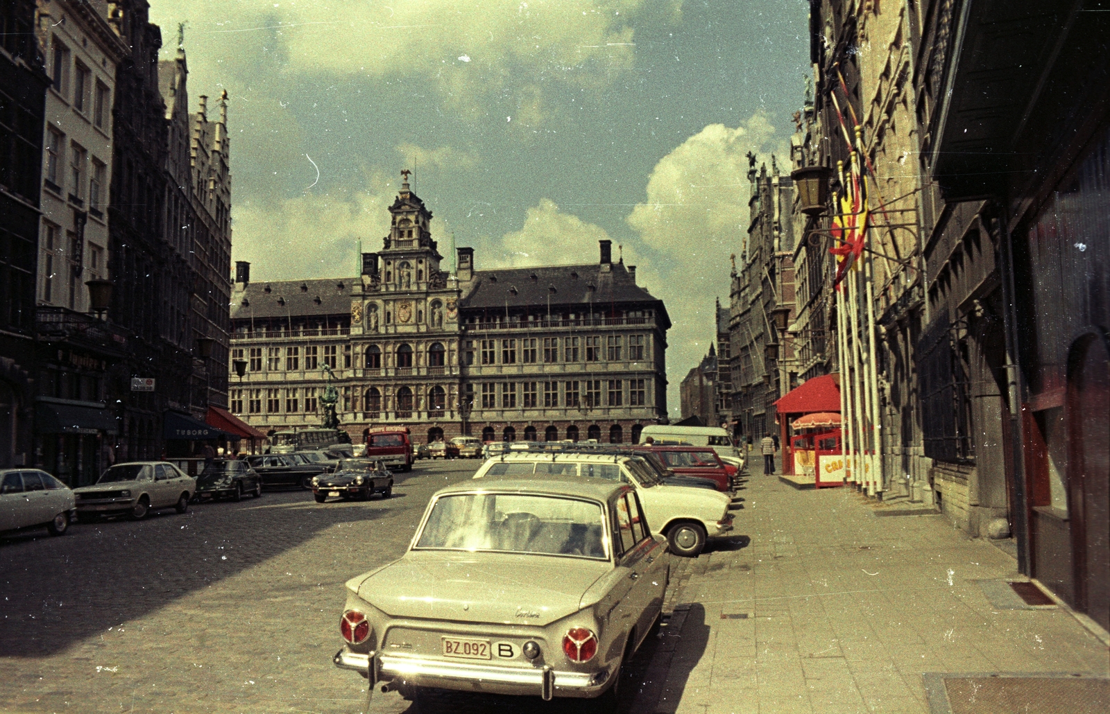 Belgium, Antwerp, Grote Markt, szemben a Városháza, 1973, Jakab Antal, colorful, Fortepan #202259