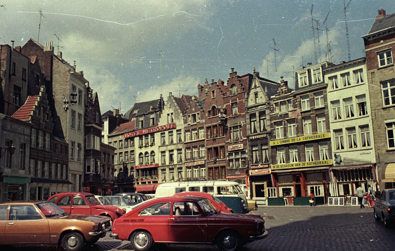 Belgium, Antwerpen, Handschoenmarkt., 1973, Jakab Antal, színes, Volkswagen Typ3, Opel Rekord D, Fortepan #202263