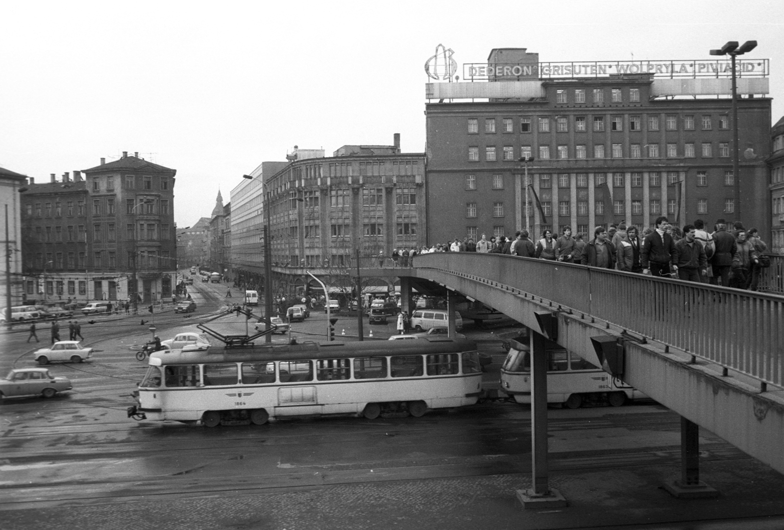Germany, Leipzig, Tröndlinring fölött átvezető gyalogoshíd, szemben a Pfaffendorfer Strasse., 1985, Jakab Antal, GDR, Fortepan #202301