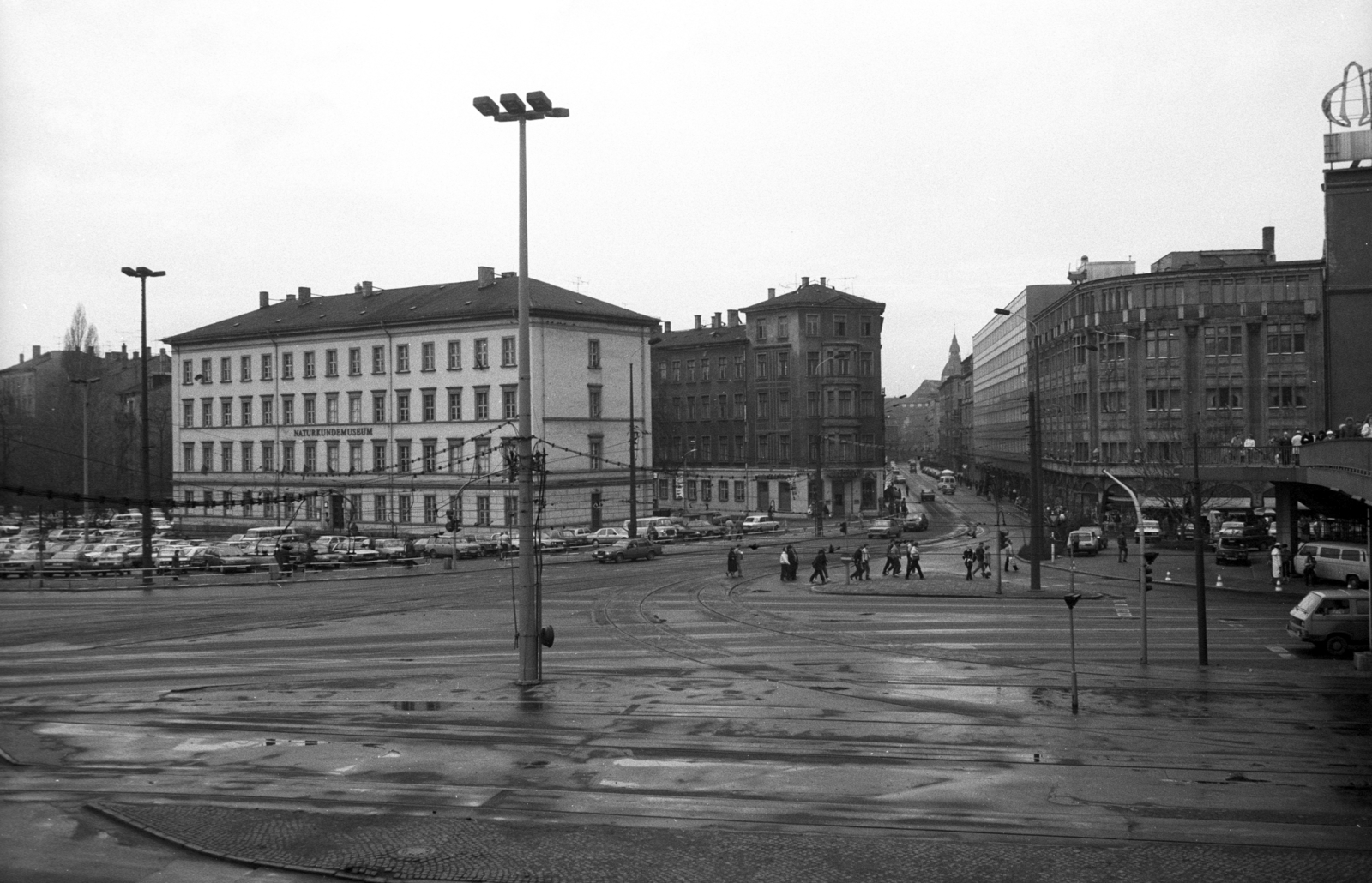 Germany, Leipzig, Tröndlinring a fölötte átvezető gyalogoshídról nézve, szemben a Pfaffendorfer Strasse., 1985, Jakab Antal, GDR, Fortepan #202302