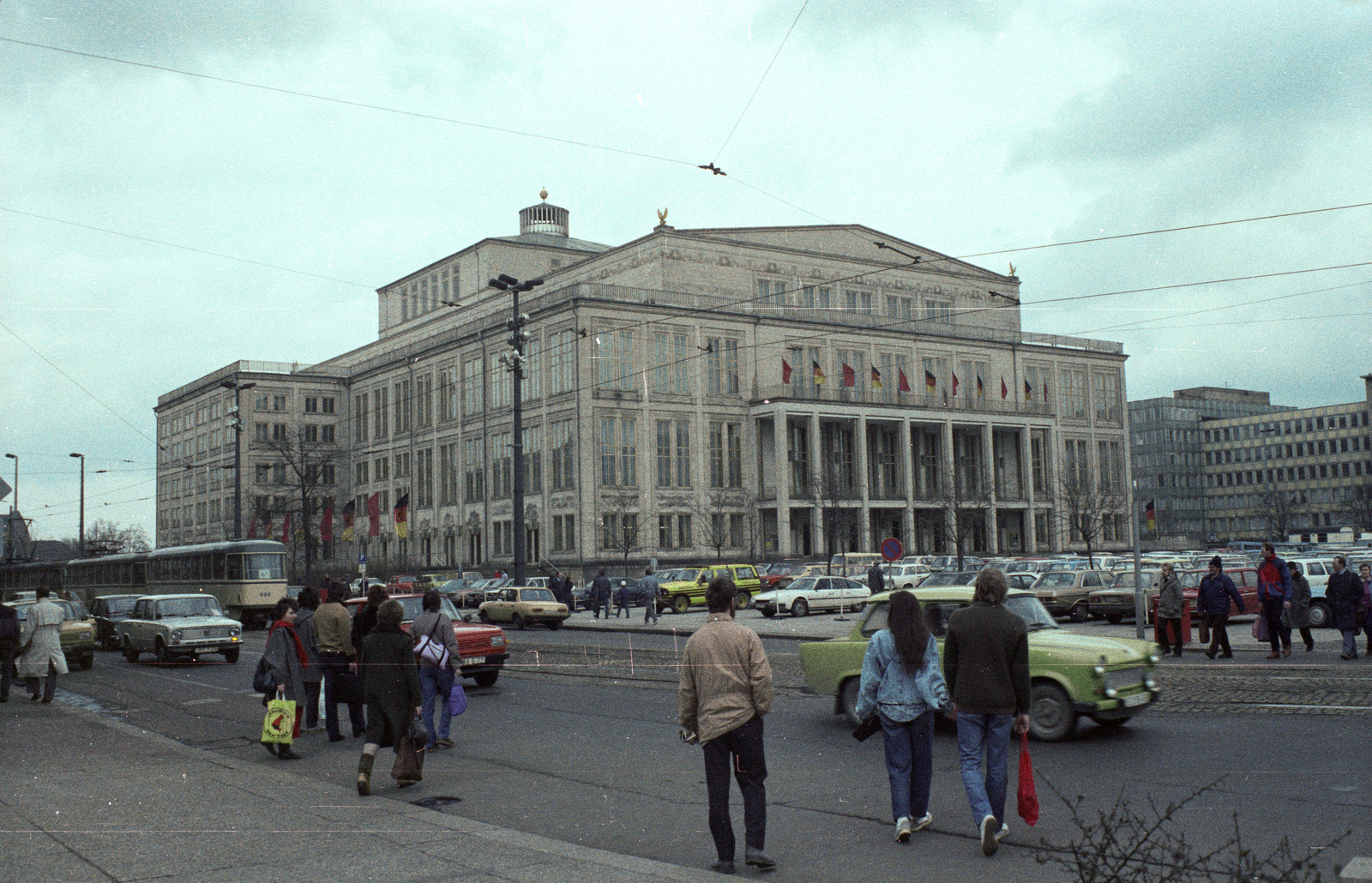 Germany, Leipzig, Augustusplatz (Karl-Marx-Platz), szemben az Operaház., 1985, Jakab Antal, colorful, GDR, Fortepan #202306