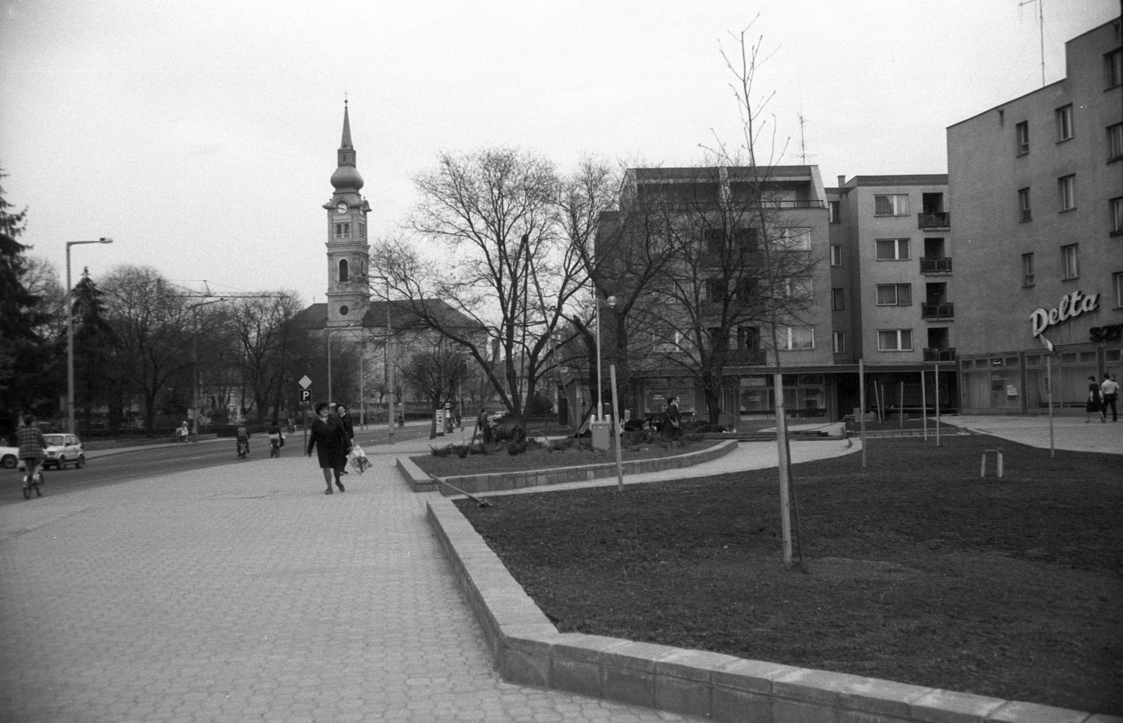 Hungary, Mezőkövesd, Mátyás király út (Tanácsköztársaság utca), szemben a Szent László-templom., 1985, Jakab Antal, Fortepan #202322