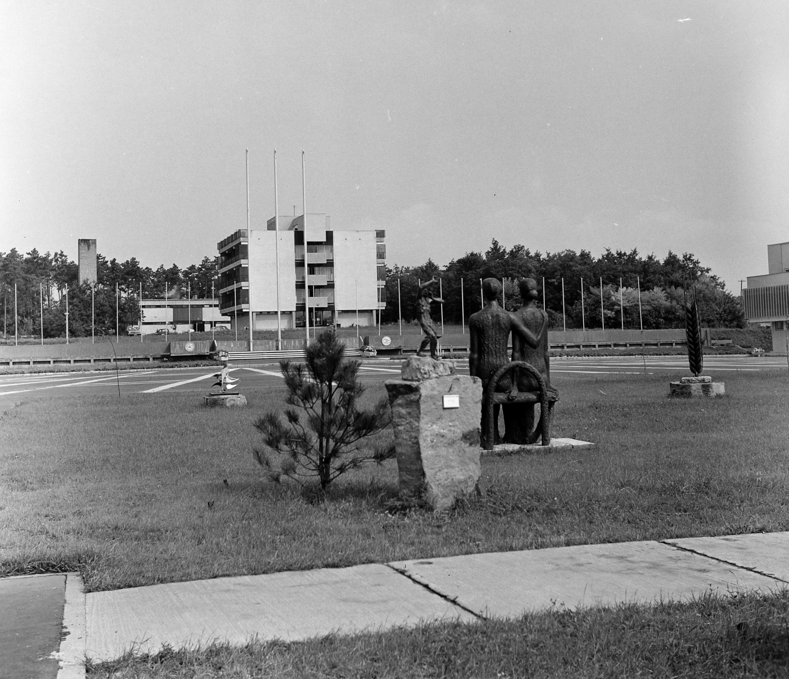 Magyarország,Balaton, Zánka, Balatoni Úttörőváros (később Gyermek és Ifjúsági Centrum), szoborpark., 1973, Faragó László, Fortepan #202335