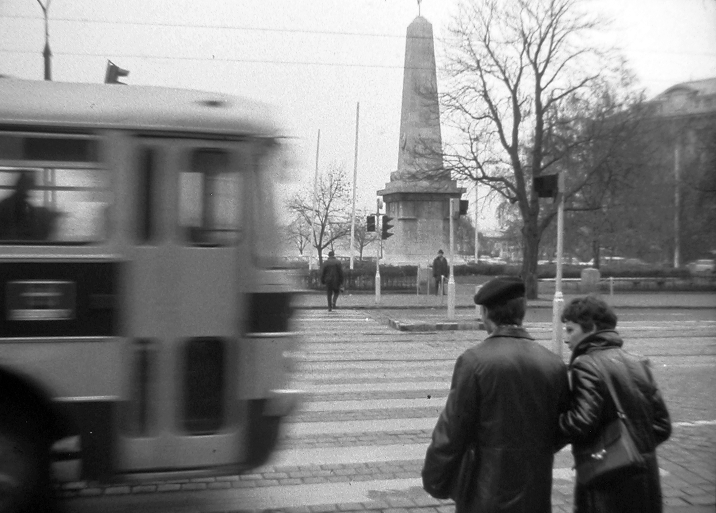 Magyarország, Budapest XI., Gellért tér, Szovjet hősi emlékmű., 1979, Fortepan, autóbusz, szobor, emlékmű, utcakép, életkép, gyalogátkelő, Ikarus-márka, Budapest, Fortepan #20234