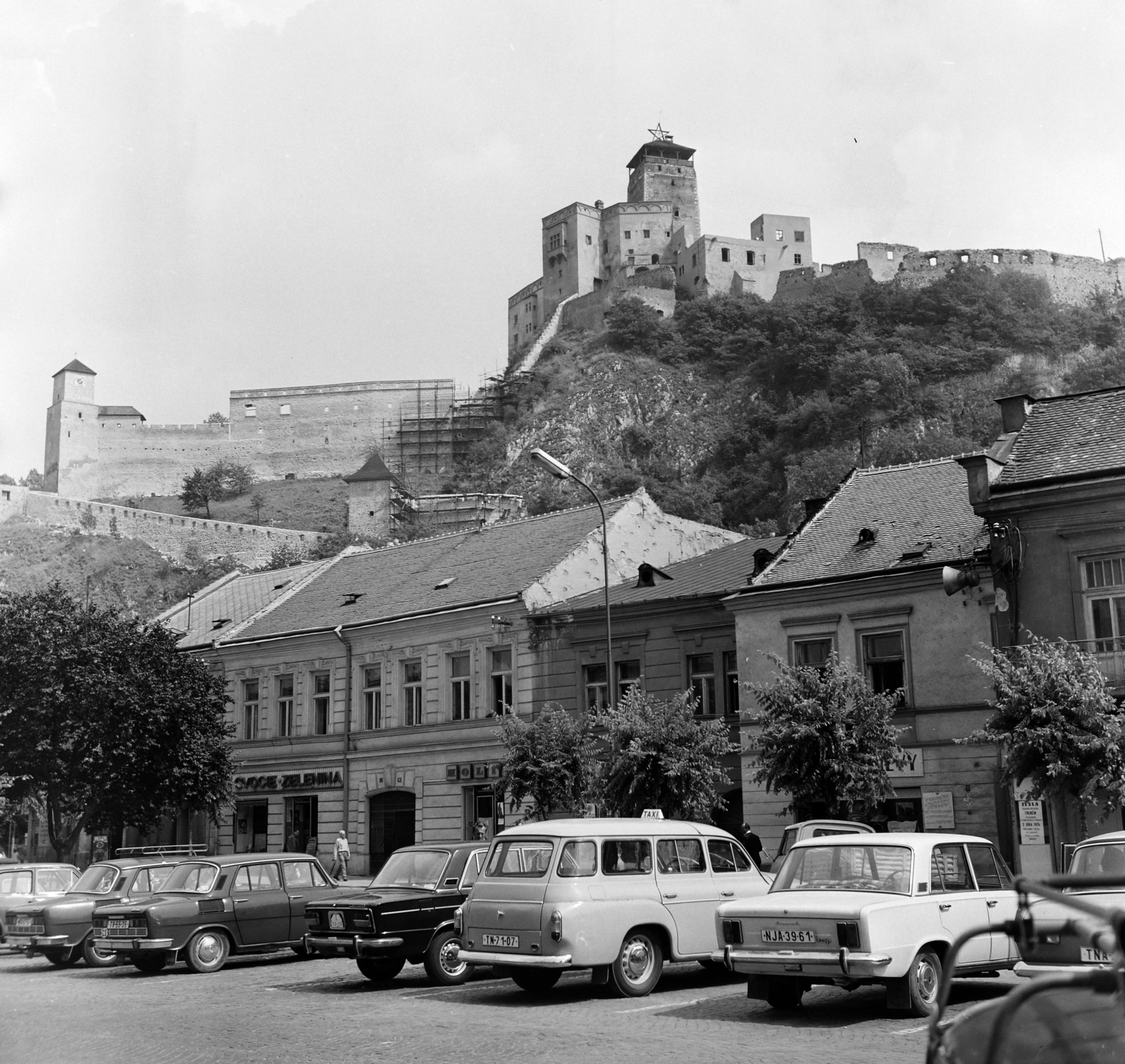 Szlovákia, Trencsén, a város fötere, fenn a vár., 1972, Faragó László, Csehszlovákia, Fortepan #202362