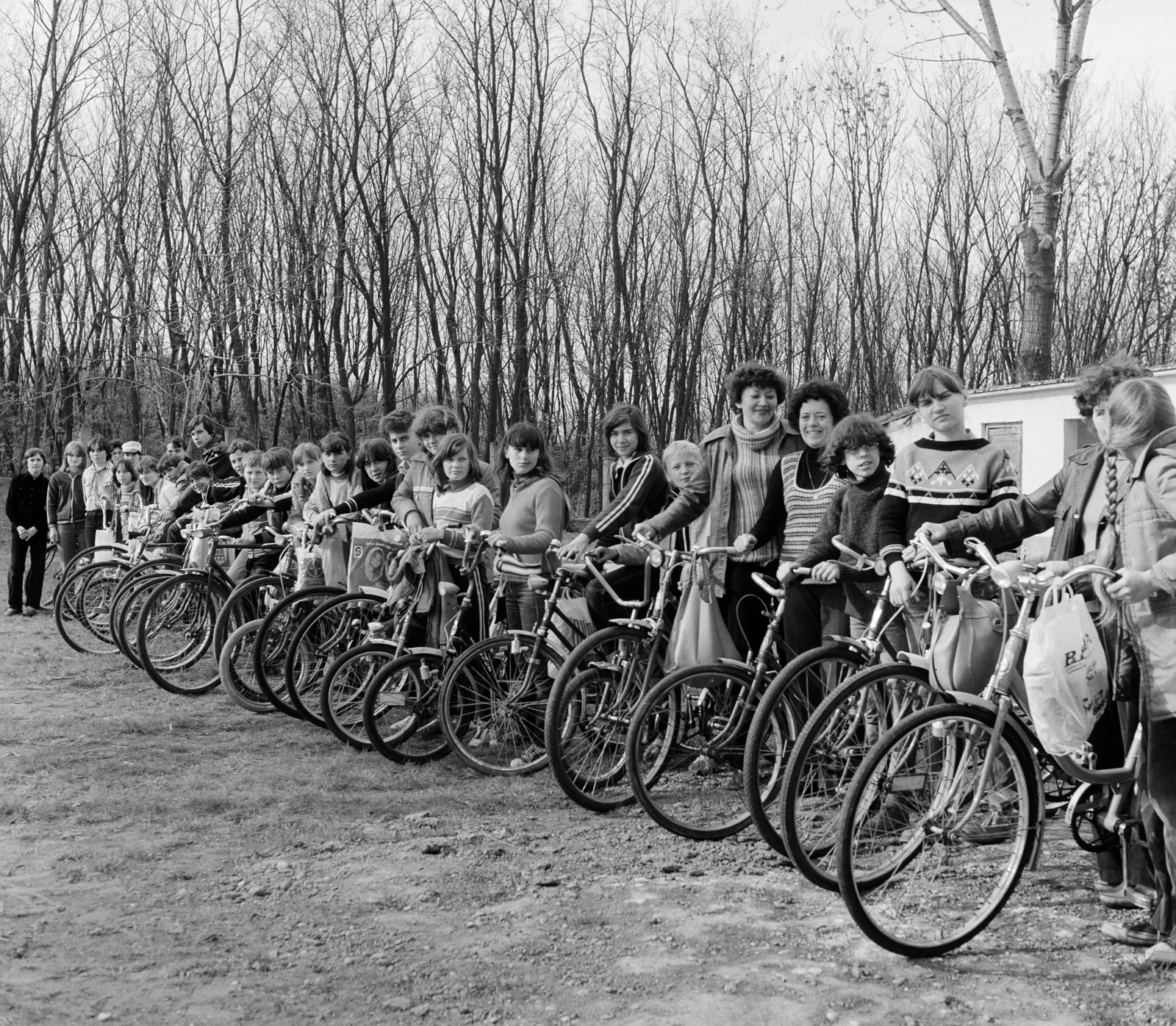 Hungary, Jászberény, Öregerdei tábor., 1975, Faragó László, bicycle, bicycle race, Fortepan #202374