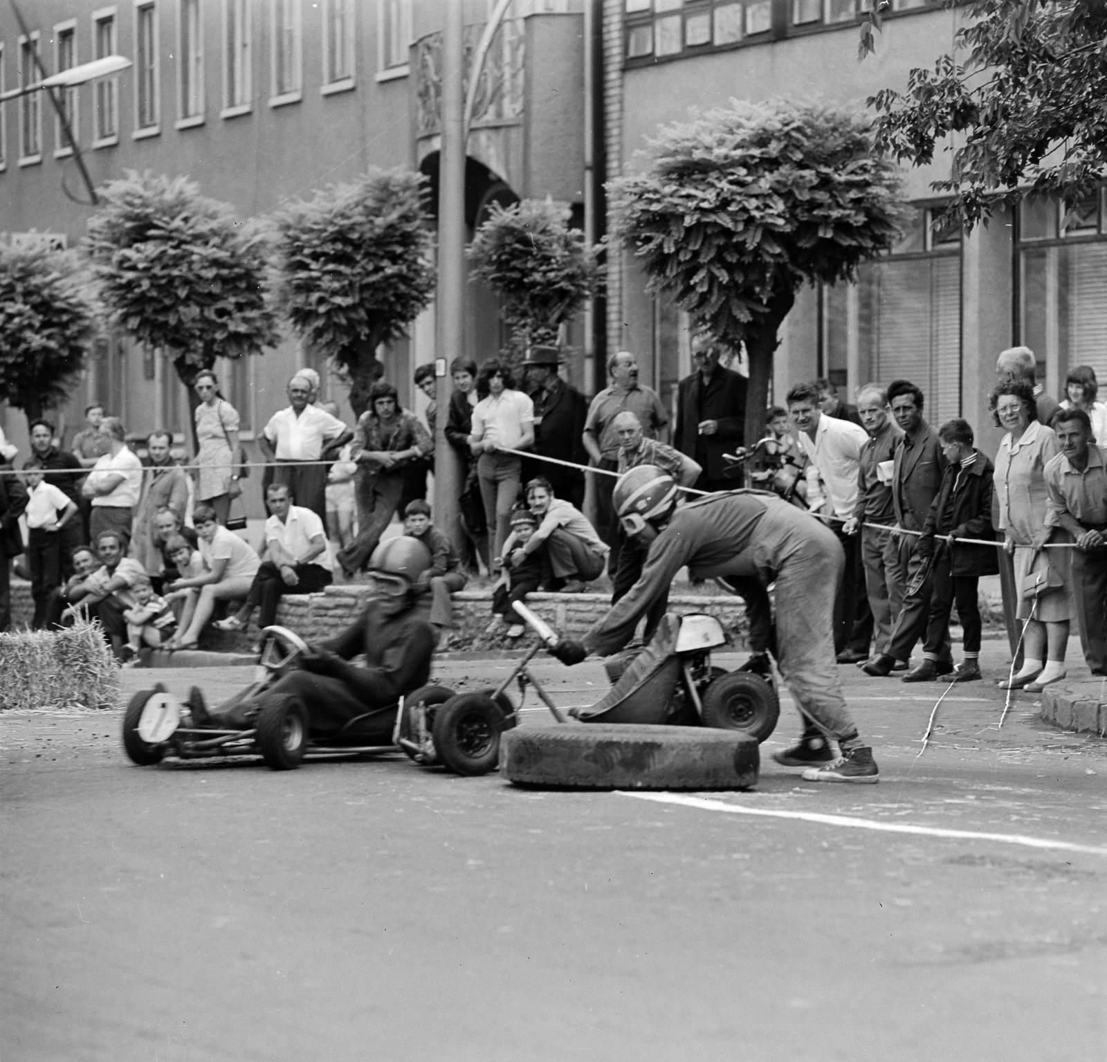 Hungary, Jászberény, a Lehel vezér és Szentháromság téren rendezett gokartverseny résztvevői., 1978, Faragó László, Fortepan #202396