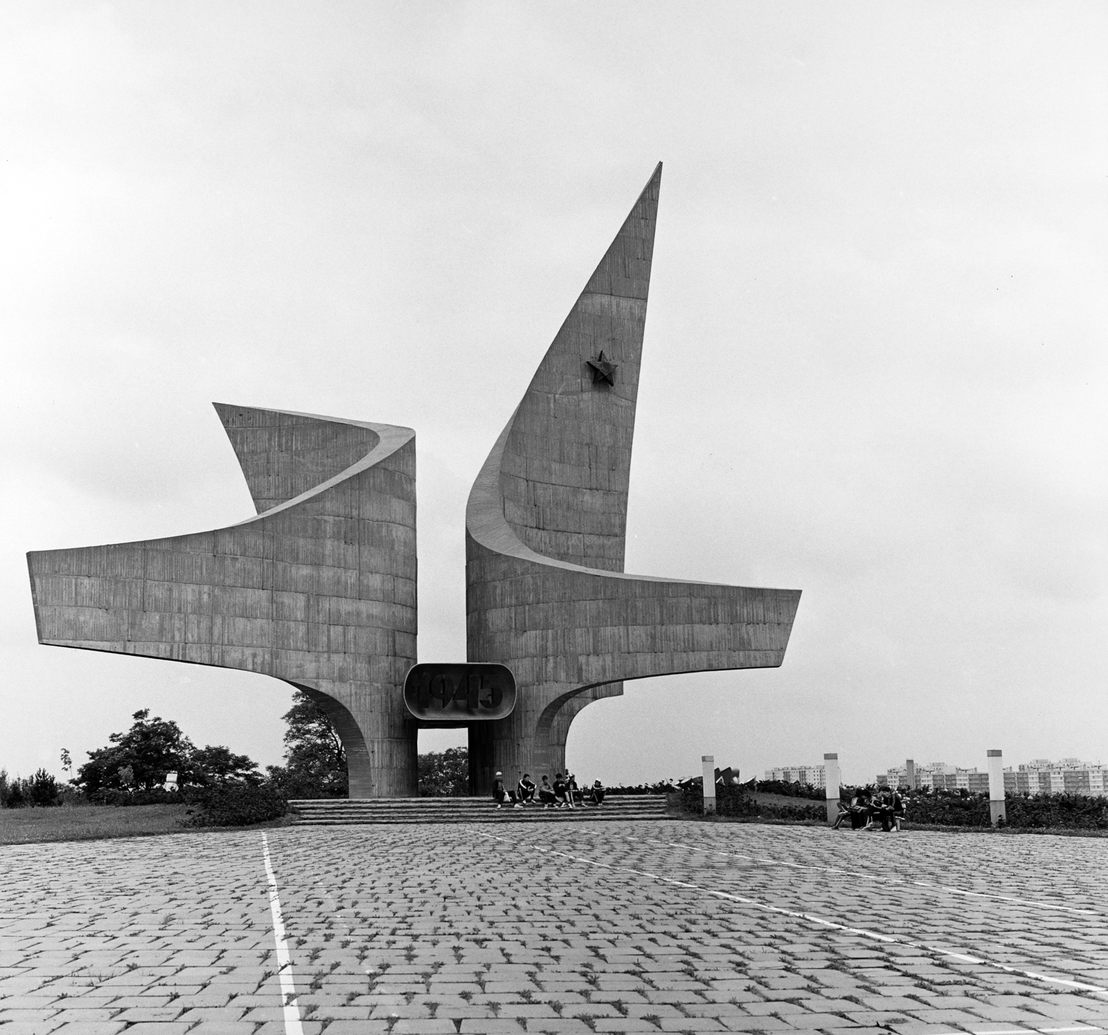 Hungary, Szombathely, Emlékmű út, Felszabadulási emlékmű (tervezte Heckenast János építész (1970)., 1976, Faragó László, Fortepan #202453