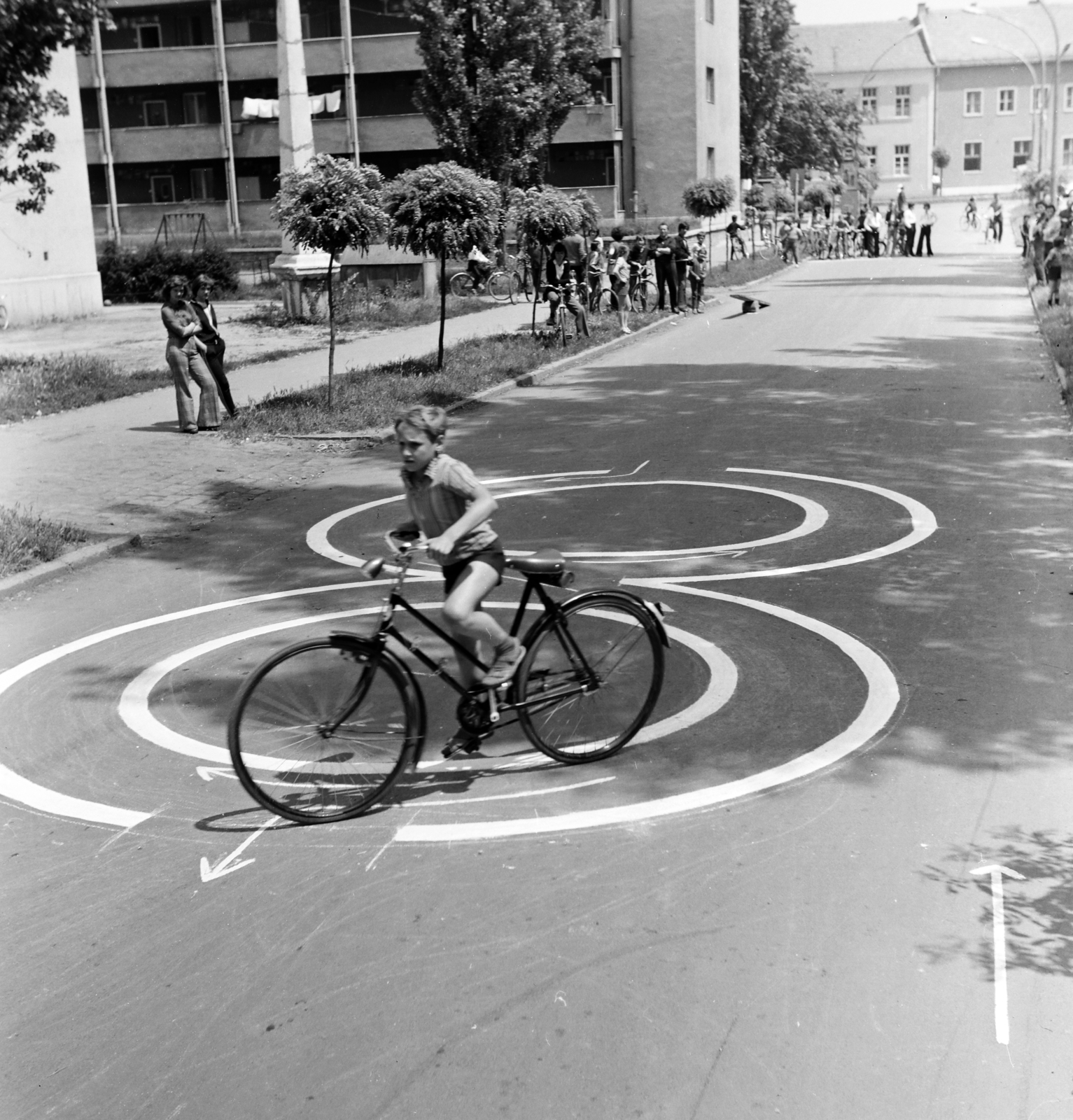 Magyarország, Jászberény, Nádor utca, szemben a Lehel vezér tér., 1971, Faragó László, kerékpár, Fortepan #202471