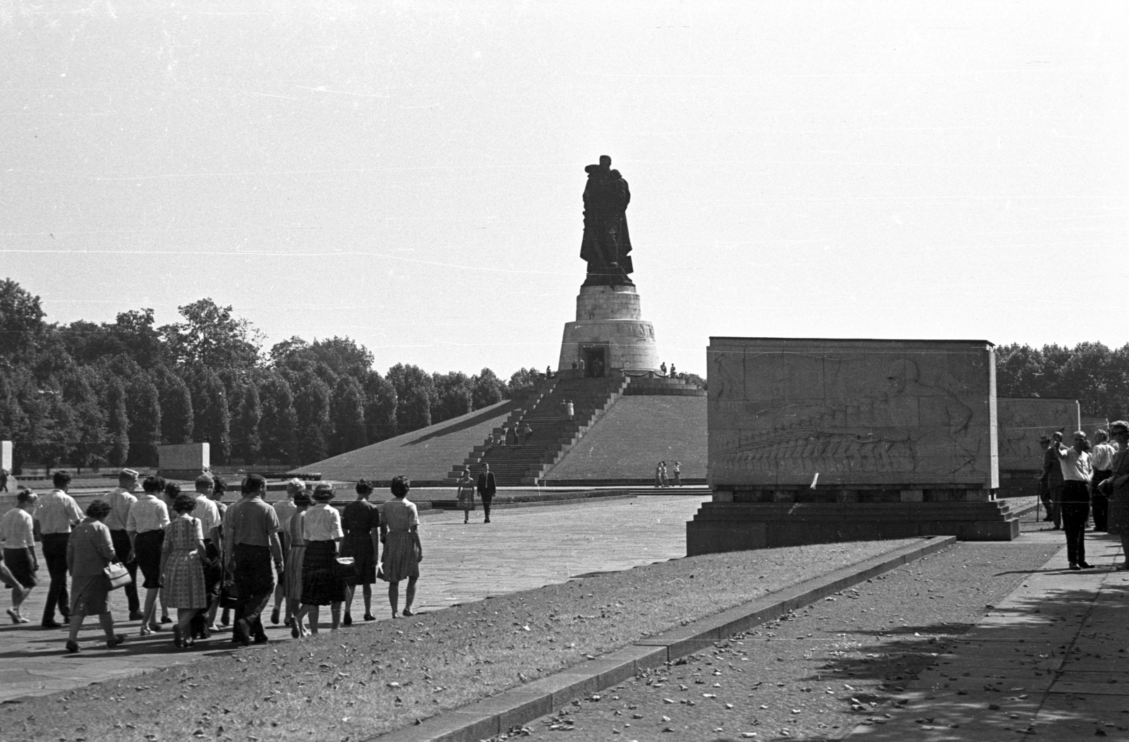 Germany, Berlin, Kelet-Berlin, Treptower Park, Szovjet Hősi Emlékmű., 1962, Faragó László, GDR, East-Berlin, Fortepan #202487