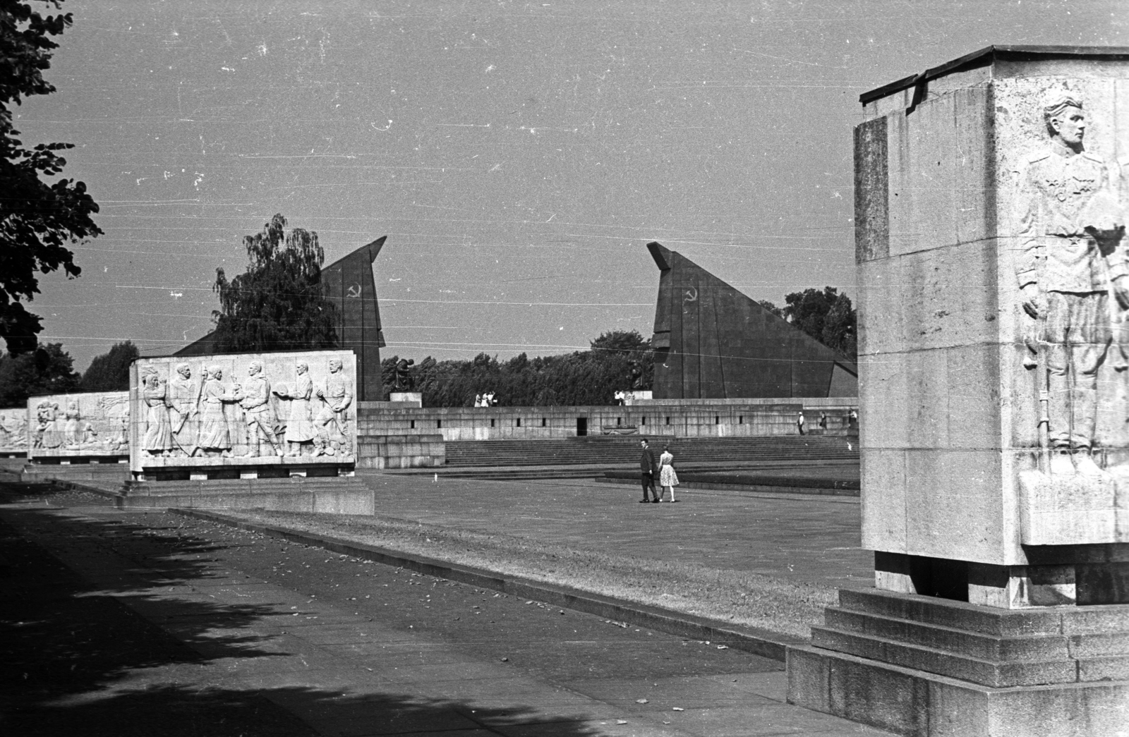Germany, Berlin, Kelet-Berlin, Treptower Park, Szovjet Hősi Emlékmű., 1962, Faragó László, GDR, East-Berlin, relief, Fortepan #202488