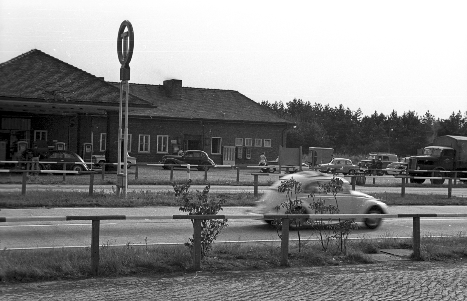 Germany, Michendorf, Mitropa-Autópálya-Pihenöhely (Mitropa-Autobahn-Raststätte)., 1962, Faragó László, GDR, Fortepan #202497
