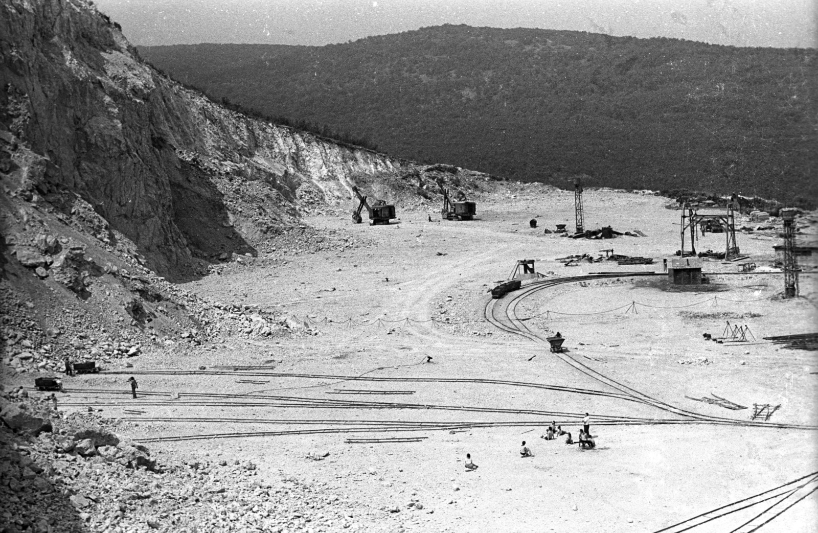 Hungary, Miskolc,Miskolctapolca, mészkőbánya., 1962, Faragó László, rails, railroad switch, stone mine, miner, Fortepan #202528