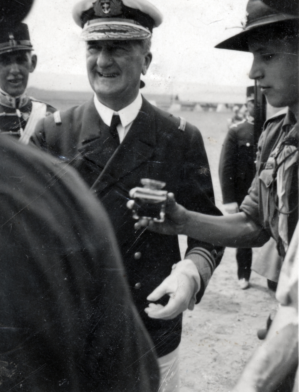 Hungary, Gödöllő, Horthy Miklós kormányzó látogatása a 4. Nemzetközi Cserkész Világtalálkozón (Jamboree). Balra a háttérben vitéz békei Koós Miklós kormányzói első szárnysegéd., 1933, Jóna Dávid, scouting, Nicolaus Horthy-portrayal, jamboree, Fortepan #202634