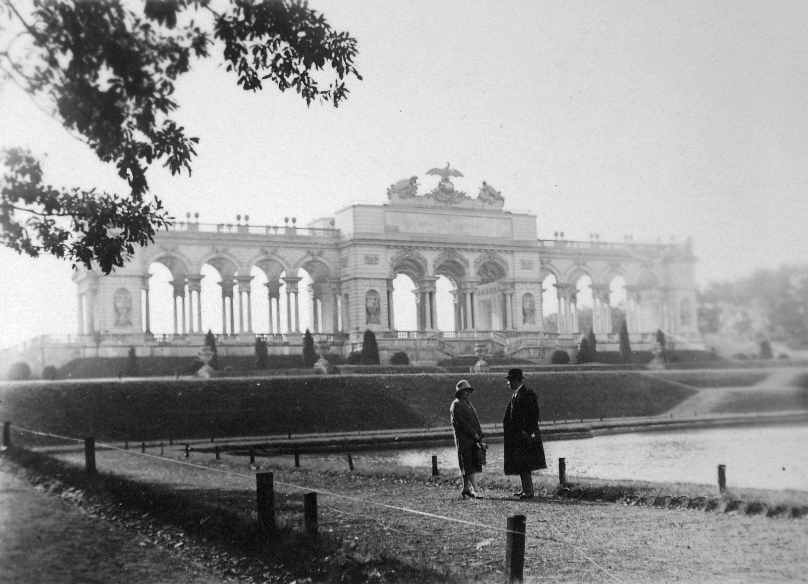 Ausztria, Bécs, Gloriette a Schönbrunni kastély parkjában., 1929, Fortepan, park, életkép, gloriett, Johann Ferdinand Hetzendorf von Hohenberg-terv, Fortepan #20265