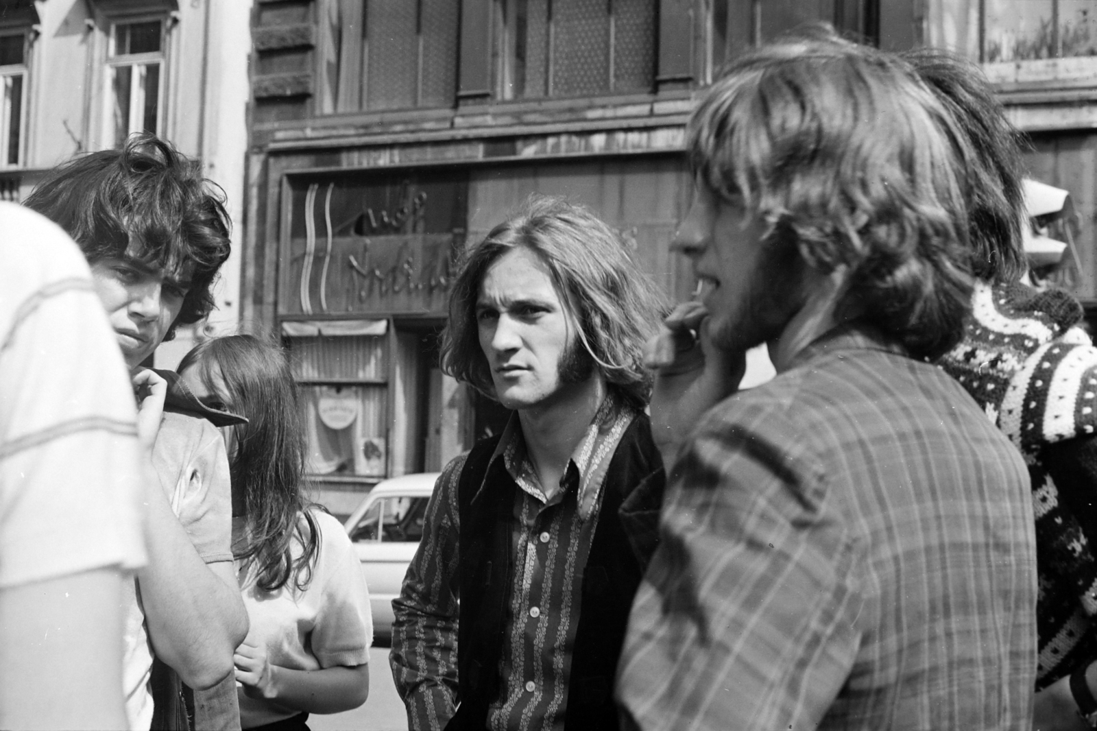 Hungary, Budapest V., Petőfi Sándor utca, háttérben az 1-es számú ház a Kossuth Lajos utca sarkon. Batu András, Kiss Ernő, Baranszky László és mögötte takarva Végvári Ádám, a Volán zenekar tagjai., 1970, Rubinstein Sándor, Budapest, Fortepan #202670