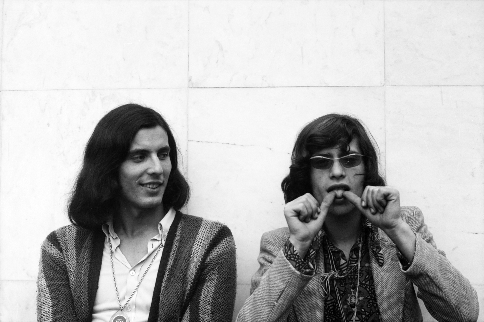 Hungary, Budapest V., Deák Ferenc tér, a metróállomás csarnoka előtt Szűcs Antal Gábor és Németh „Nemecsek” Tamás a Szivárvány együttes tagjai., 1971, Rubinstein Sándor, Budapest, Fortepan #202708