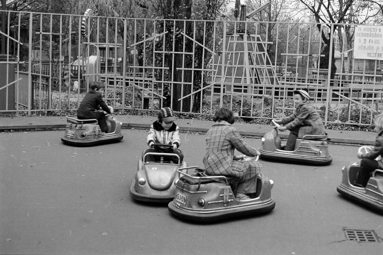 Hungary, Budapest XIV., Kis vidámpark., 1980, Rubinstein Sándor, Budapest, bumper cars, Fortepan #202759