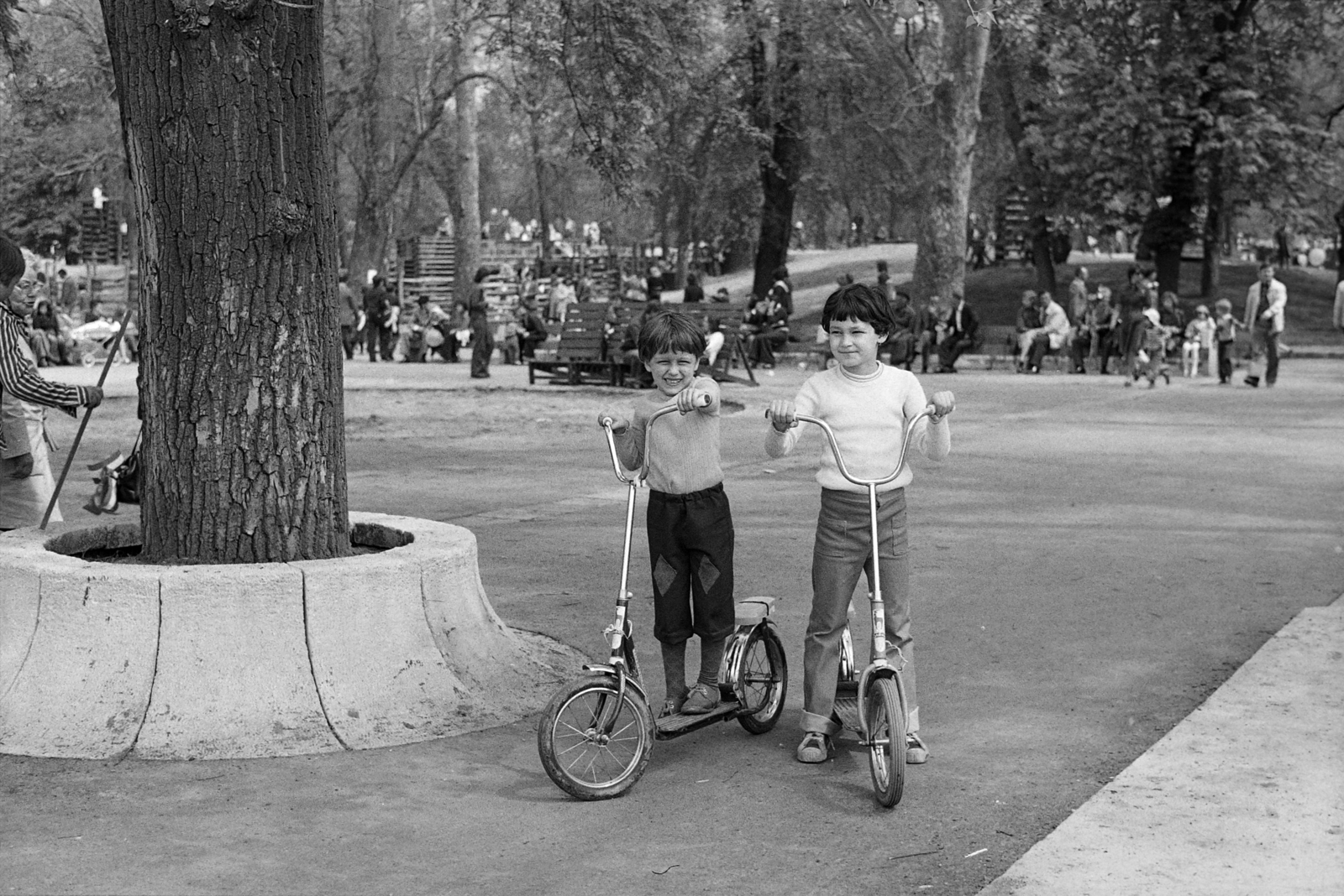 Hungary, Budapest XIV., játszótér., 1979, Rubinstein Sándor, scooter, Budapest, Fortepan #202783