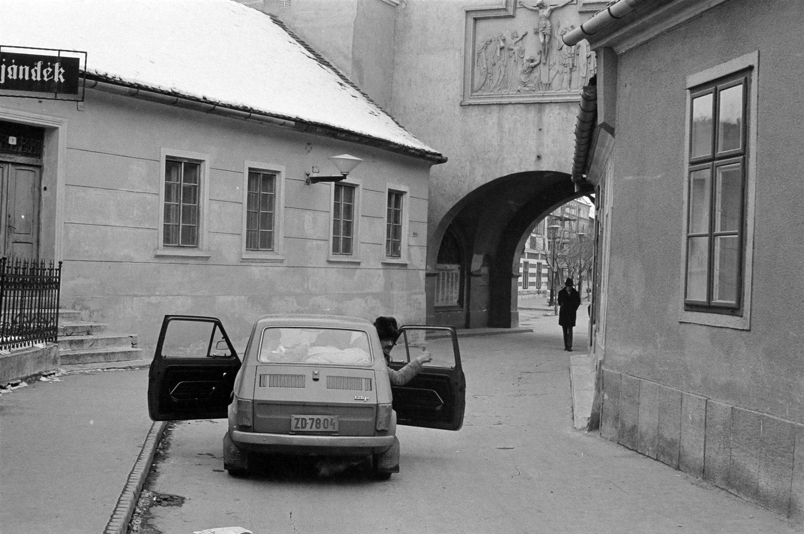 Hungary, Kőszeg, Városház utca, Hősök kapuja., 1978, Rubinstein Sándor, number plate, Fortepan #202833