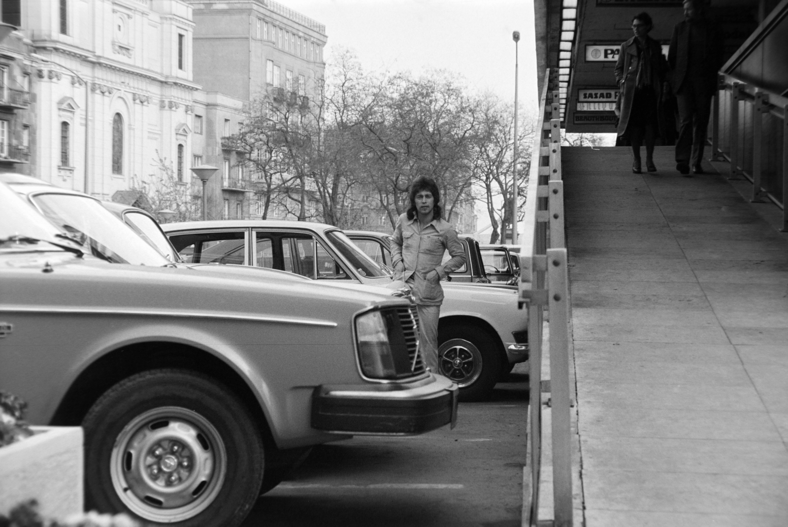 Magyarország, Budapest V., a felvétel a Hotel Duna Intercontinental parkolójában készült. Balra az ortodox székesegyház, jobbra a Petőfi tér., 1978, Rubinstein Sándor, Budapest, Fortepan #202953