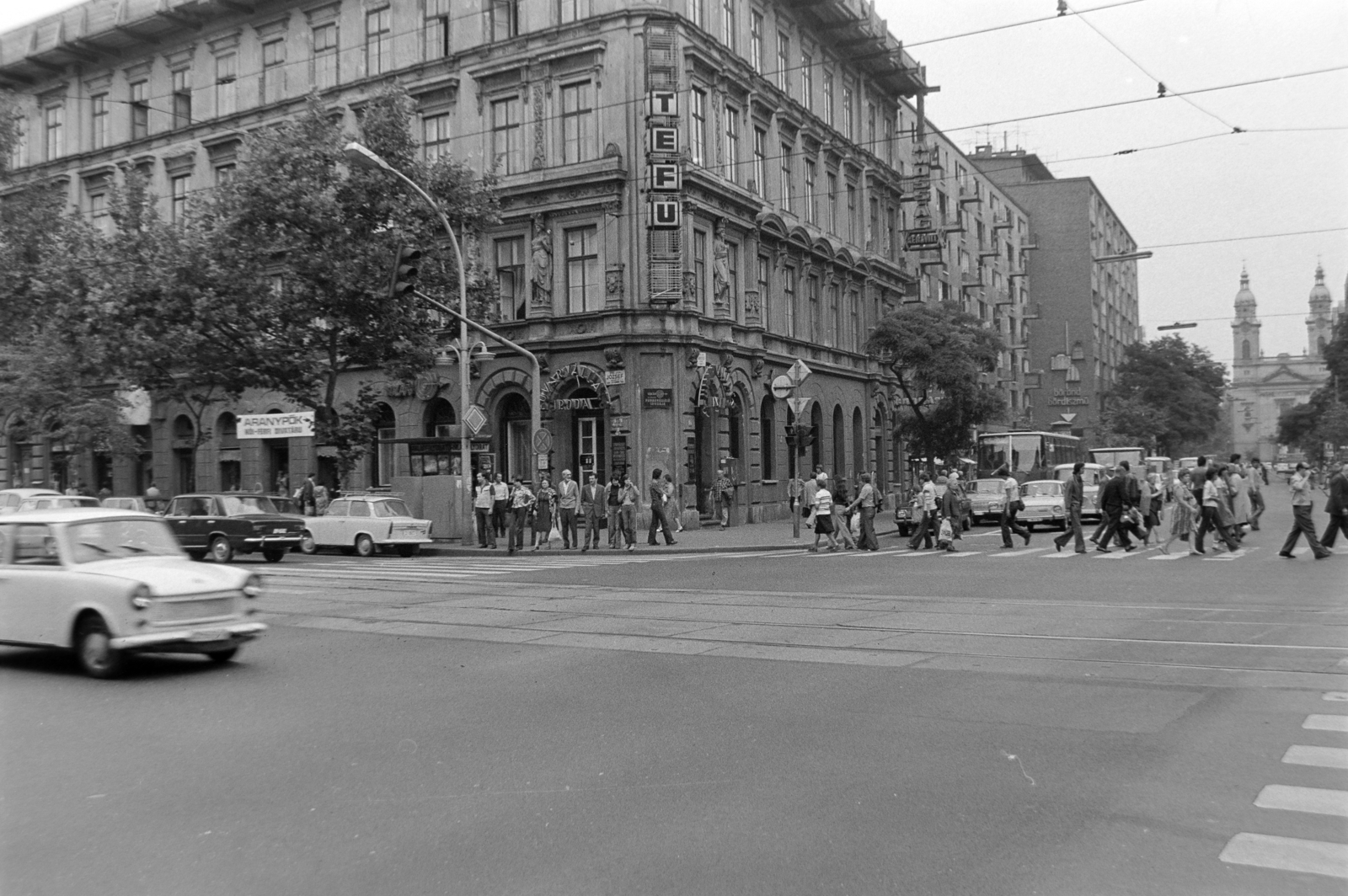 Hungary, Budapest VIII., József körút, jobbra szemben a Baross utca és a Horváth Mihály téren a Szent József-templom., 1980, Rubinstein Sándor, Budapest, Fortepan #203009
