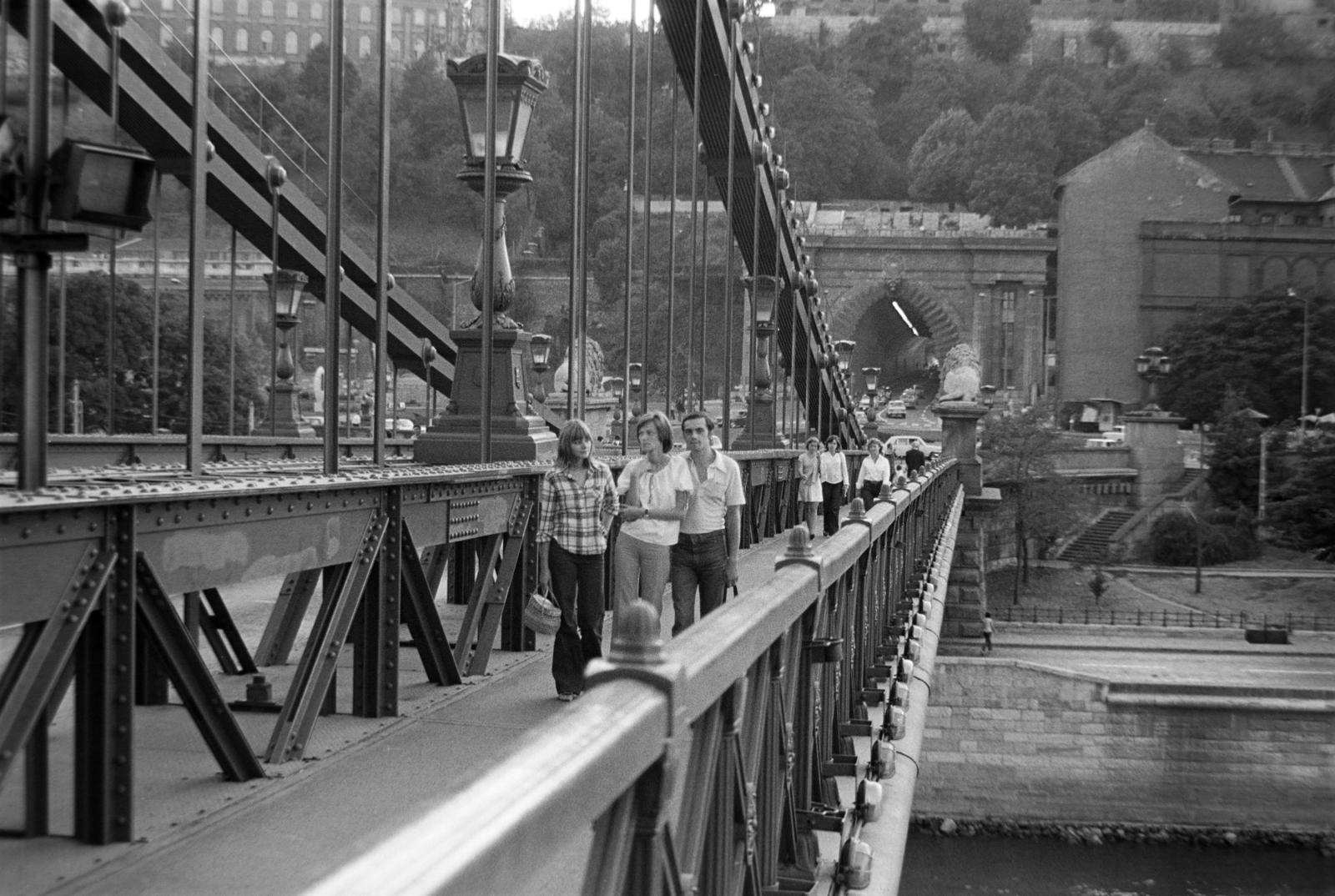 Magyarország, Budapest I., a Clark Ádám tér és az Alagút a Széchenyi Lánchídról nézve., 1976, Rubinstein Sándor, alagút, Budapest, Fortepan #203033