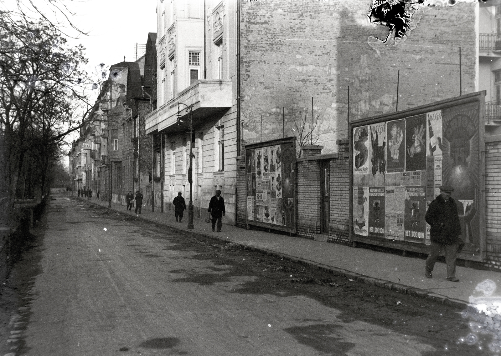 Magyarország, Győr, Bisinger József sétány, előtérben a 10-es számú ház., 1943, Tóth Árpád, Fortepan #203252