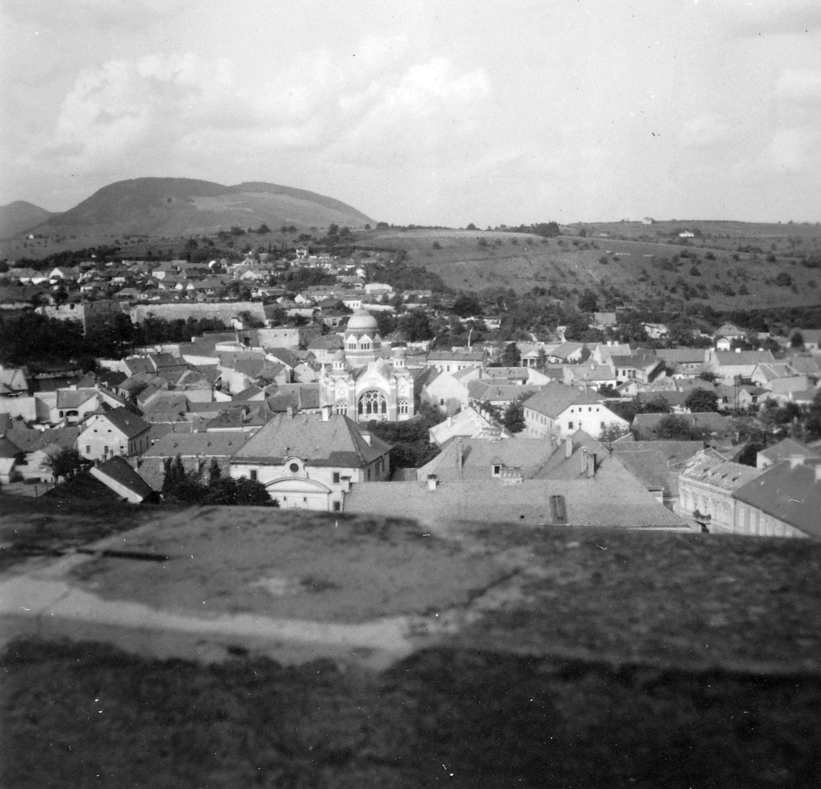 Hungary, Eger, látkép a Líceum teraszáról, szemben a zsinagóga, balra a vár., 1937, Fortepan, synagogue, judaism, eclectic architecture, Lipót Baumhorn-design, Fortepan #20331