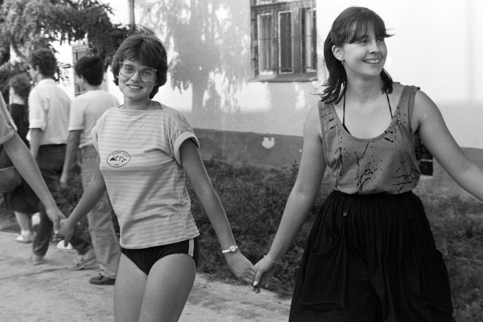 1984, Madách Gimnázium, hold hands, Fortepan #203344