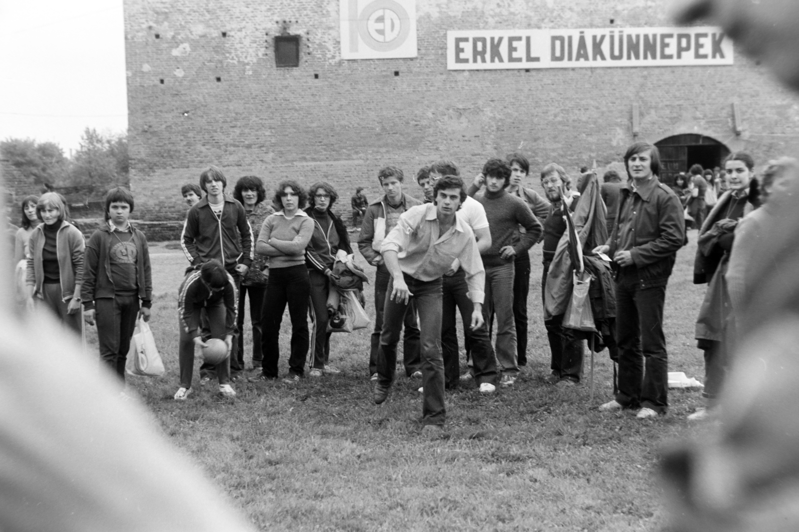 Hungary, Gyula, Várkert, háttérben a Vár. Erkel Diákünnepek (EDÜ)., 1984, Madách Gimnázium, castle, Fortepan #203348