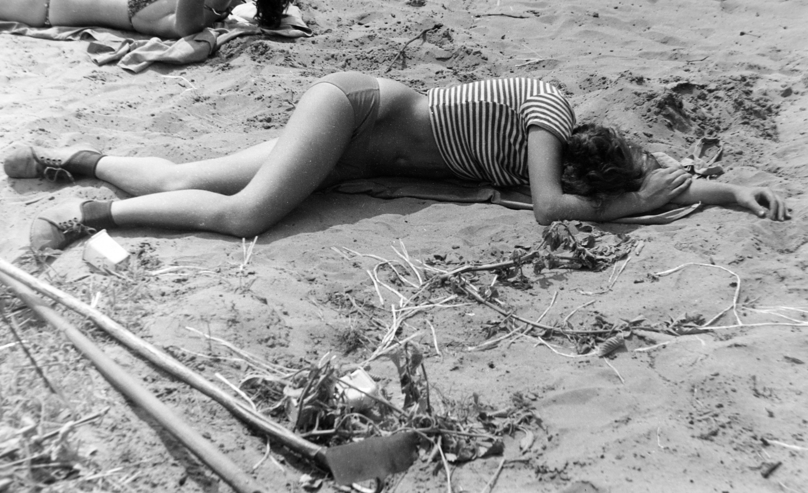 1984, Madách Gimnázium, relaxation, woman, sleeping, summer job, striped dress, Fortepan #203368