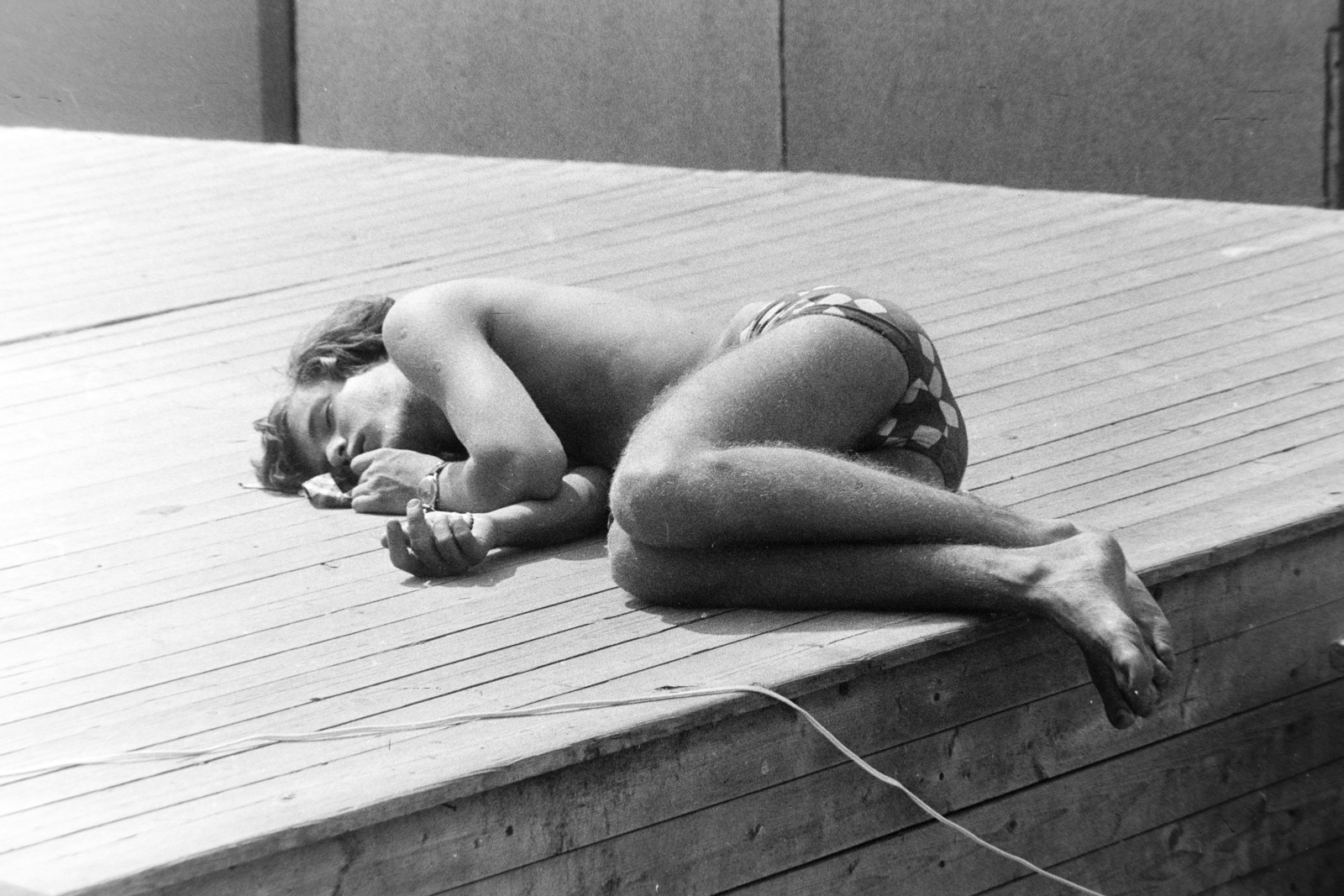 1980, Madách Gimnázium, barefoot, sleeping, Fortepan #203423