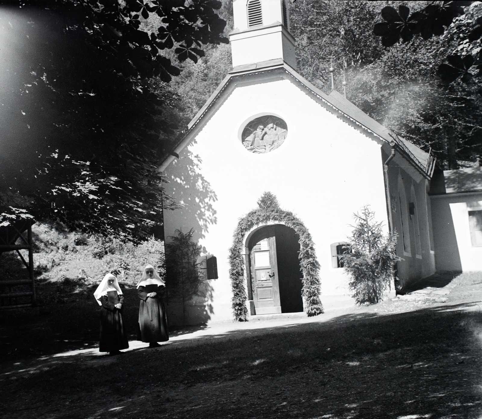 Ausztria, Innsbruck, Höttinger Bild 5., zarándokkápolna., 1930, Király család, apáca, Fortepan #203438