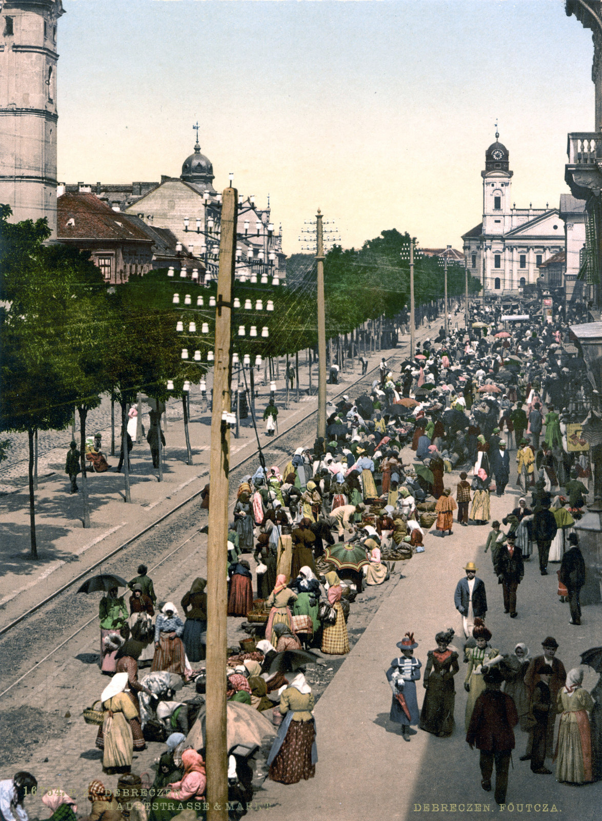 Magyarország, Debrecen, Piac utca, balra a református Kistemplom (Csonkatemplom), jobbra a háttérben a Református Nagytemplom., 1908, Library of Congress, piac, színezett kép, Fortepan #203464