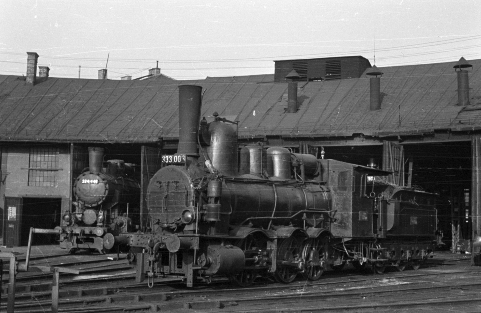 Magyarország, Budapest I., a Déli pályaudvar fűtőháza., 1968, Fortepan/Album048, gőzmozdony, vasút, légvezeték, sínpálya, Budapest, fűtőház, Fortepan #203512