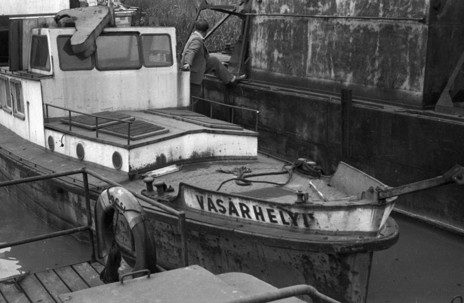 Magyarország, Budapest XXI., a Vásárhelyi szolgálati motorhajó a Ráckevei (Soroksári)-Dunán, a Kvassay híd közelében., 1967, Fortepan/Album048, Budapest, Vásárhely hajó, Fortepan #203530