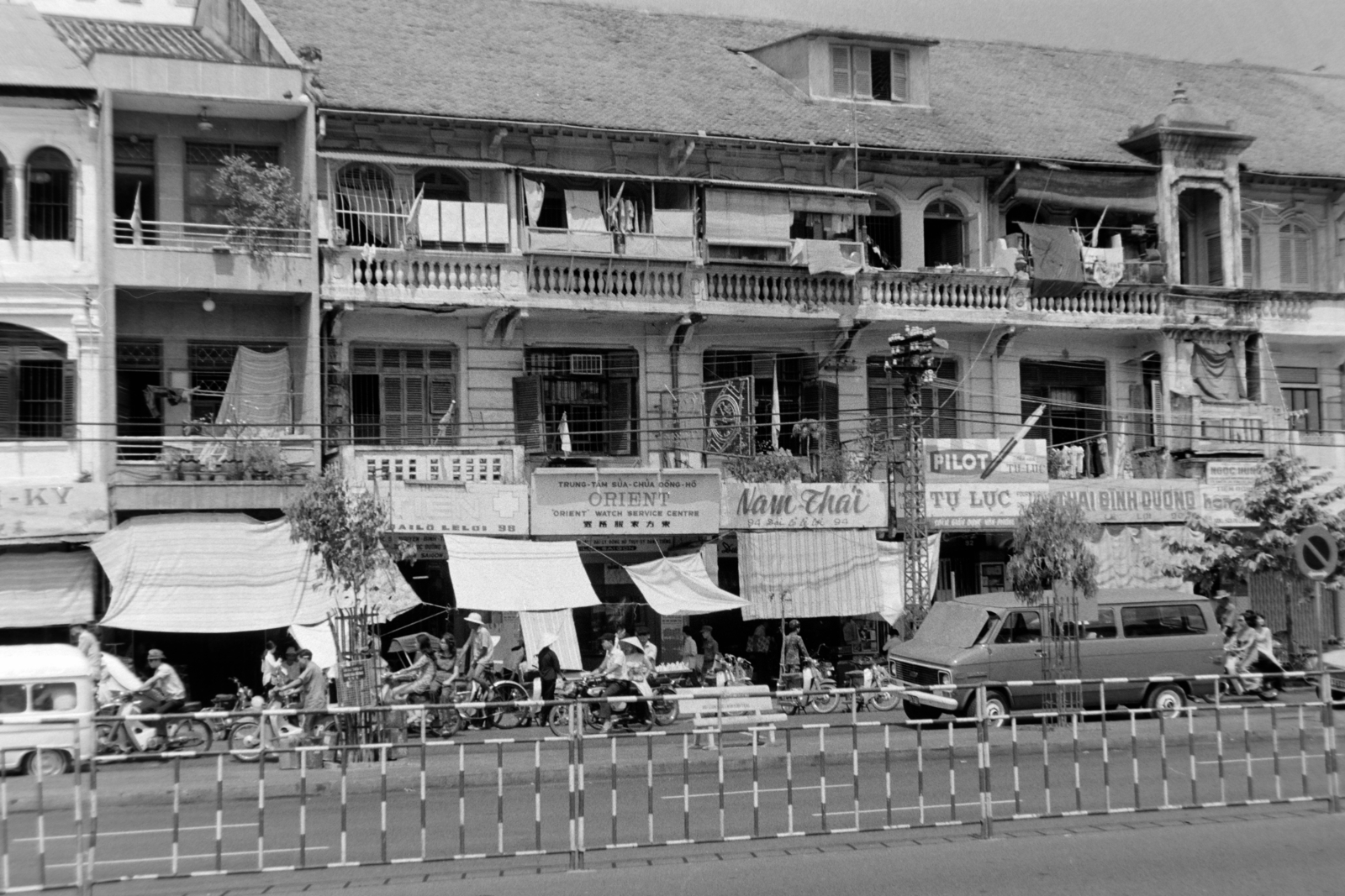 Vietnam, Ho Chi Minh City, (Saigon), Đại lộ Lê Lợi (Le Loi sugárút)., 1973, Kővári György, Fortepan #203588