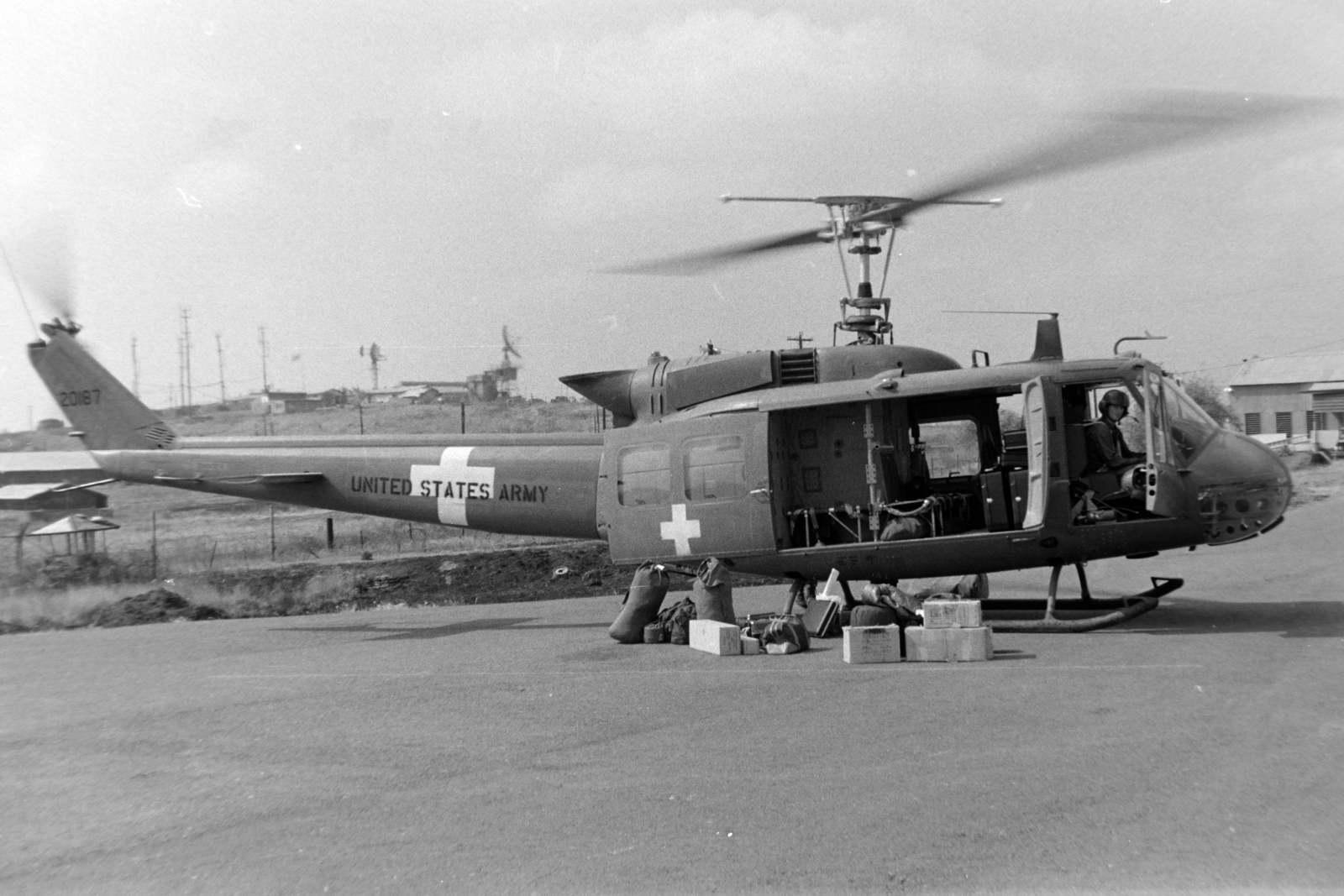 1973, Kővári György, helicopter, Bell-brand, Bell UH-1, Fortepan #203602