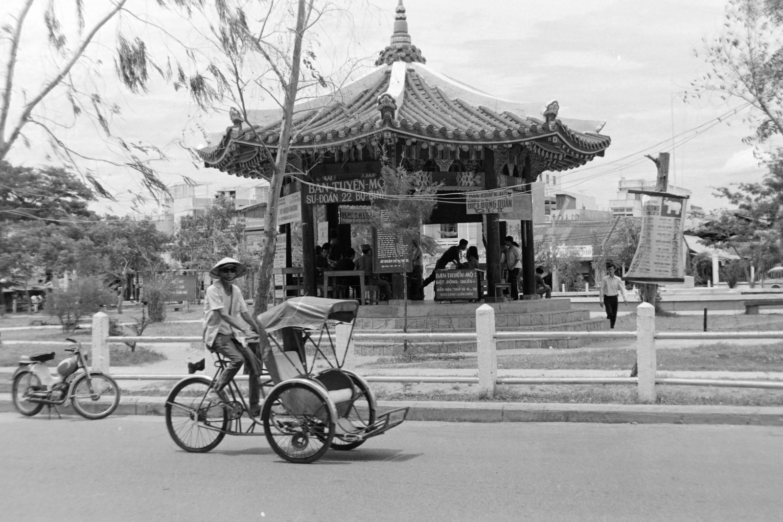 Vietnam, 1973, Kővári György, motorcycle, tricycle, Fortepan #203676